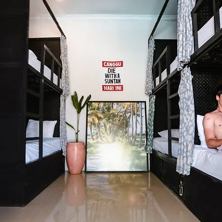 Clandestino Hostel Canggu-2